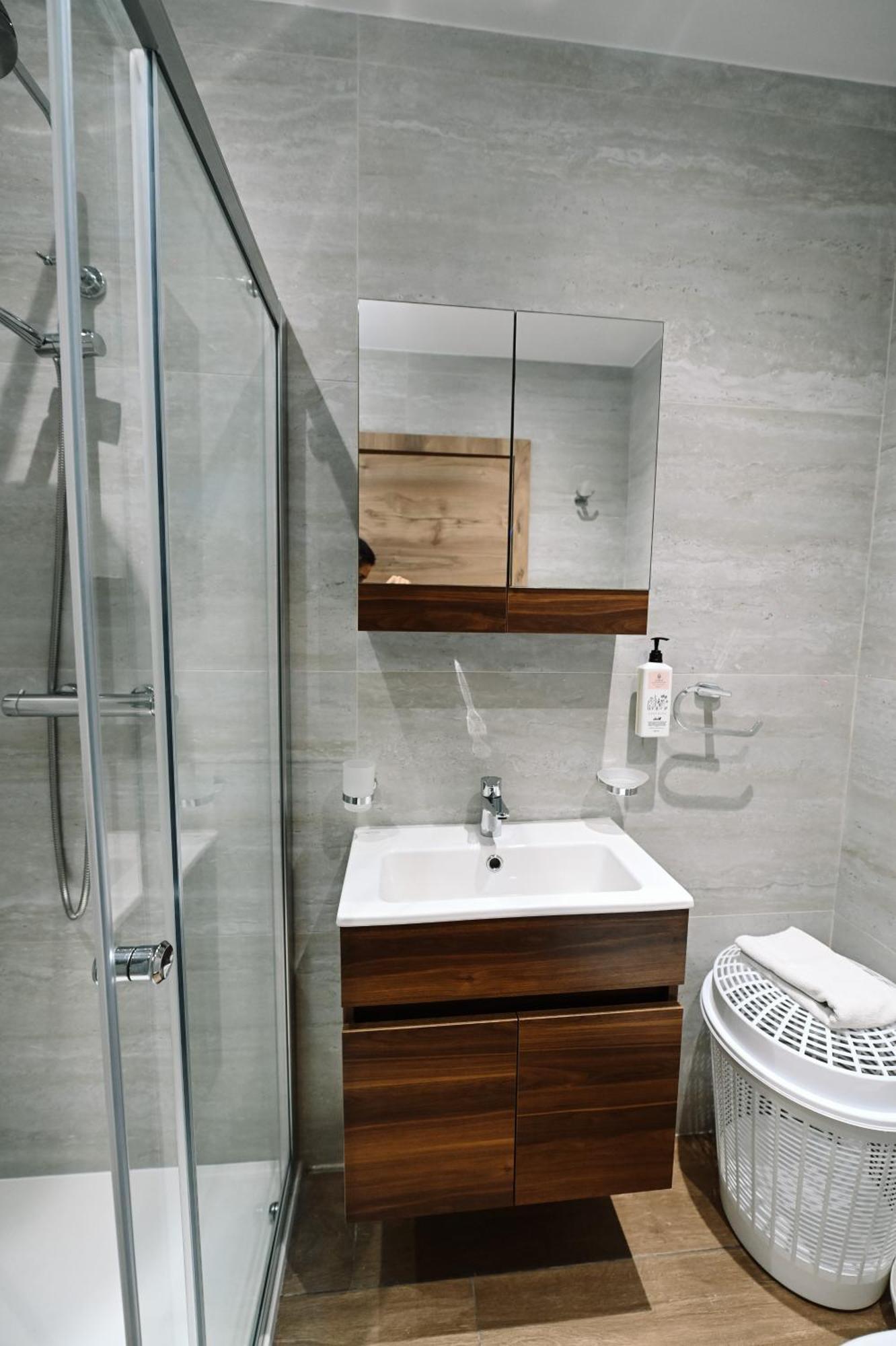 Cerviola Luxury 3 Bedroom Apartment *