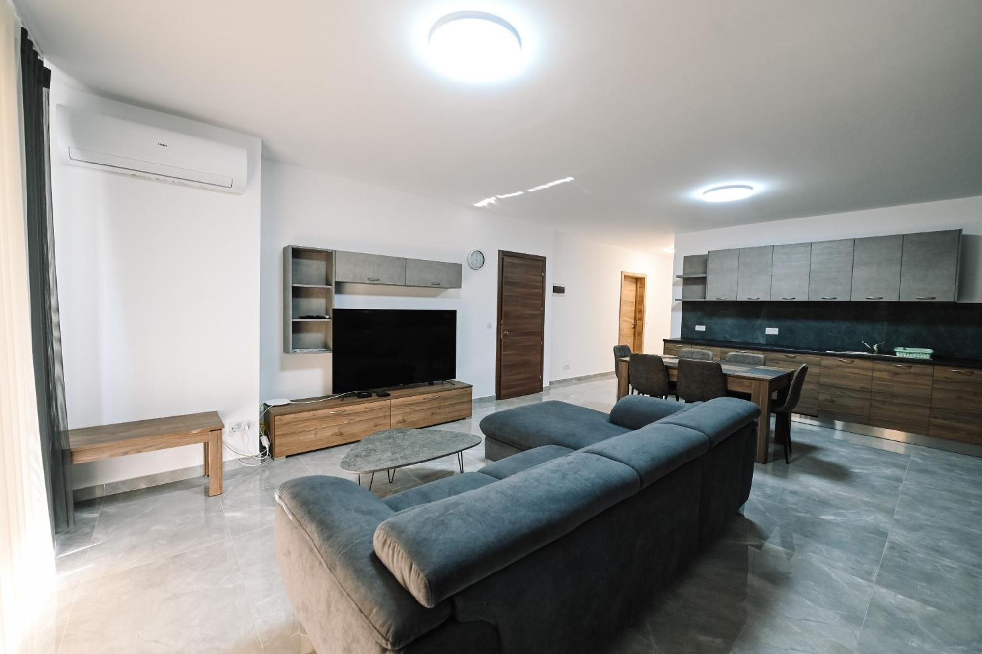 Cerviola Luxury 3 Bedroom *