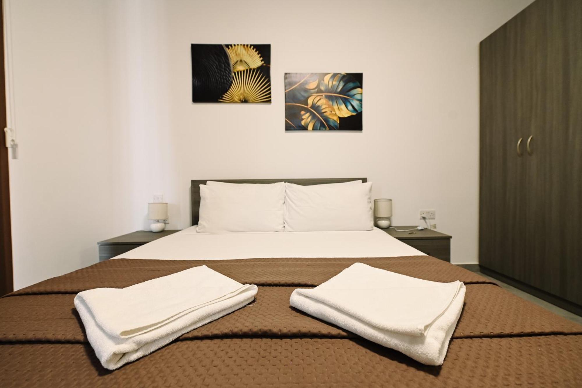 Cerviola Luxury 3 Bedroom Apartment *