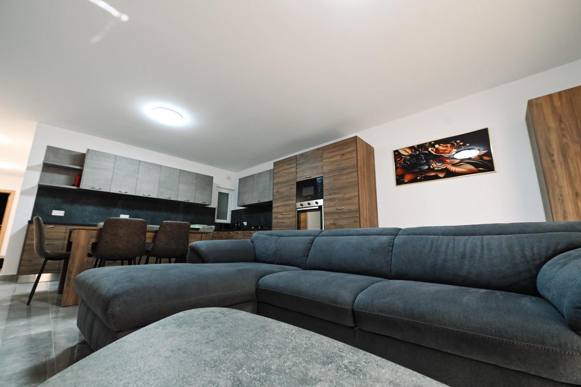 Apartment Cerviola Luxury 3 Bedroom *