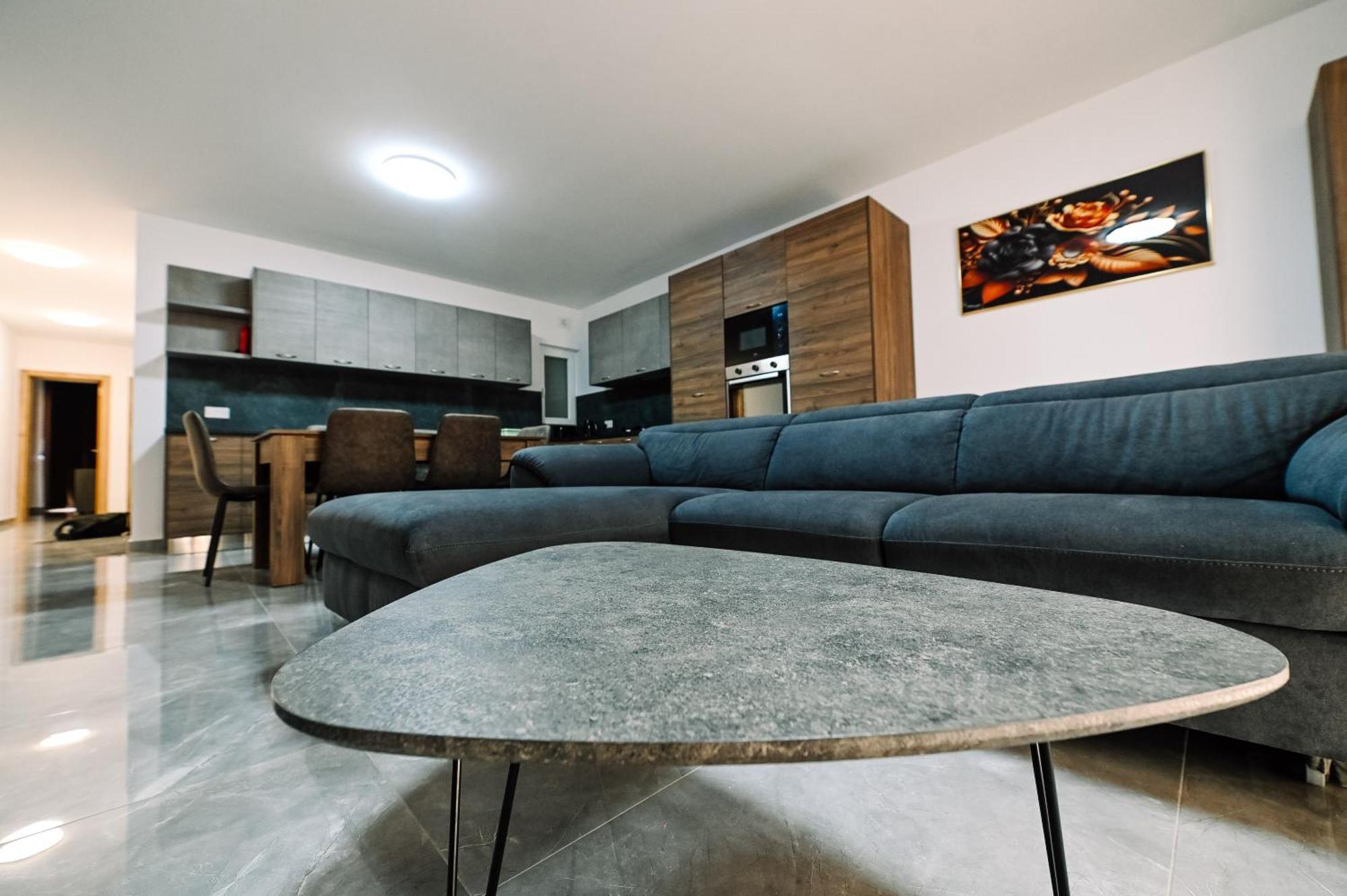 Cerviola Luxury 3 Bedroom *
